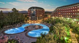 A hotel Alanyától és Sidetől egyaránt kb. 32 km-re, az antalyai nemzetközi repülőtértől kb. 90 km-re található.