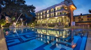 Szobák: A hotel összesen 440 szobával rendelkezik, melyek mindegyike légkondicionált, televízióval, telefonnal, mini bárral, tea és kávékészítéshez szükséges eszközökkel, széffel felszerelt, a