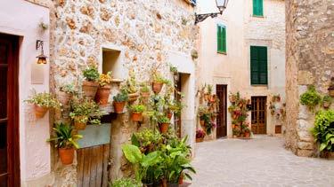 Nyilvánvaló, hogy a turizmus Mallorca legfőbb bevételi forrása, de azért nem függ teljes egészében a turisták tömegétől.