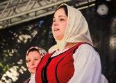 Színpadunkon szerepelnek a revival népzenei mozgalom legjelentősebb képviselői, a néptánchagyományainkat legmagasabb szinten képviselő hivatásos együttesek.