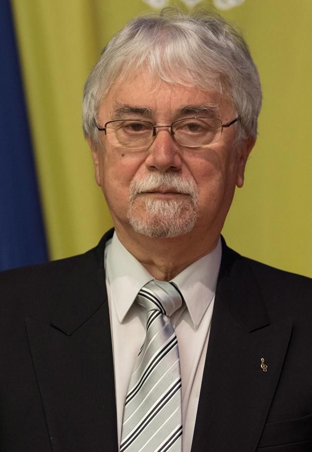 egyénisége, z egyik legszebben beszélő mgyr színész, kit mrdndó lkítási mgyr színművészet élére emelnek. Mrkáns rjzoltú pályáján Eger és Miskolc jelenti kezdetet.