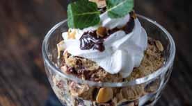 bolondítva Ice cream sundae with fruits 890 Ft Tejszínhabbal