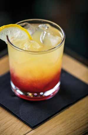Tequila Sunrise 1600 Ft (tequila, narancslé, grenadine, jég) (Tequila Silver, orange juice, grenadine, ice) Aperol Spritz (fehér félédes bor, aperol, szódavíz, narancs, jég) (Sweet white wine,