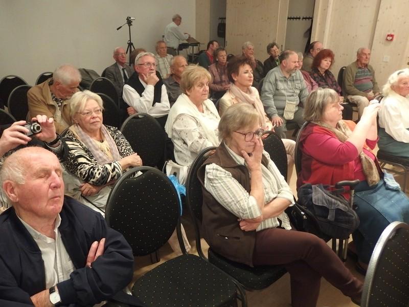 Hegyvidéki érdeklődők 6. VÁROSI KÖNYVTÁR Így egyszerűen: Városi Könyvtár. A szülőváros könyvtára. Helyszíne a Sajó- könyvbemutatónak november 9-én.
