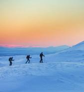 A Fjällräven land kollekciója mindig is arra szolgált, hogy a mindennapi kalandok ugyanúgy megkapják a kellő figyelmet (és felszereléseket), mint az egyszeri nagy felfedezések.