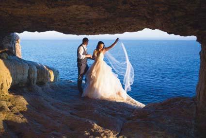 ? Évrôl évre rengeteg házasulandó pár választja esküvôje helyszínéül is Ciprust, a szerelem szigetét.