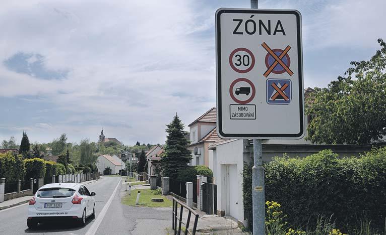 Po Vladimíře Ilievové (původně ANO, posléze nezařazená) tentokrát rezignovala na svůj mandát Renáta Macková z poslaneckého klubu Severočeši Most.