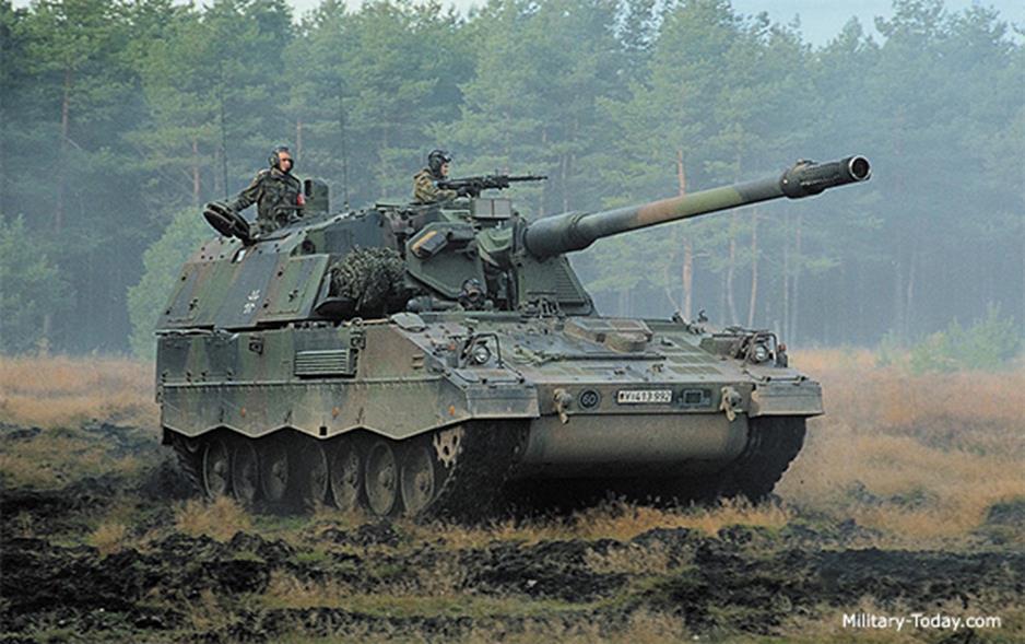 PzH2000 önjáró tüzérségi harcjármű Hossz: 11. 669 mm Szélesség:3.