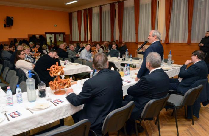 december 20-án Taranyba egy évértékelő találkozóra.