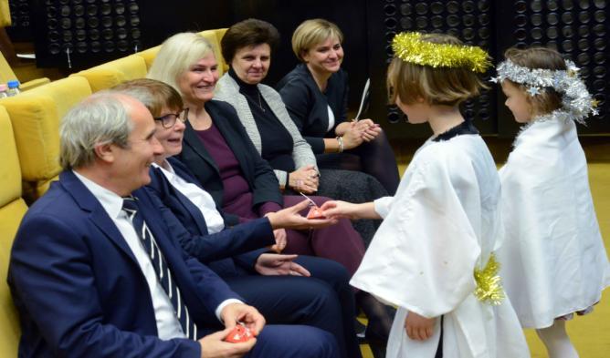 Évzáró ülés Államigazgatási Kollégium a kormányhivatalban A Somogy Megyei Államigazgatási Kollégium 2018. december 11-én tartotta meg a 2018. évi ülését.
