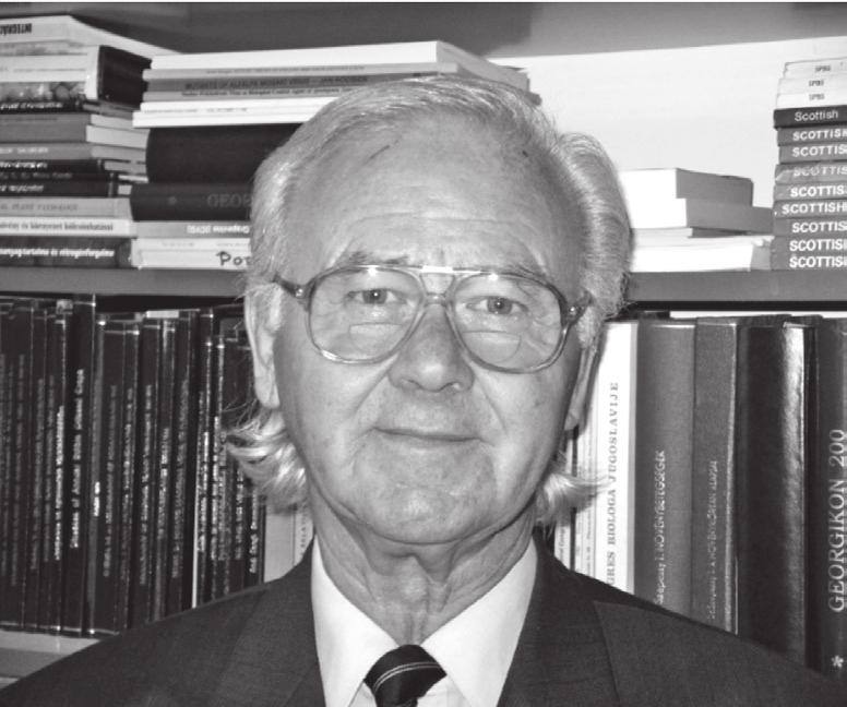 1960-ban okleveles agrármérnöki diplomát szerzett.