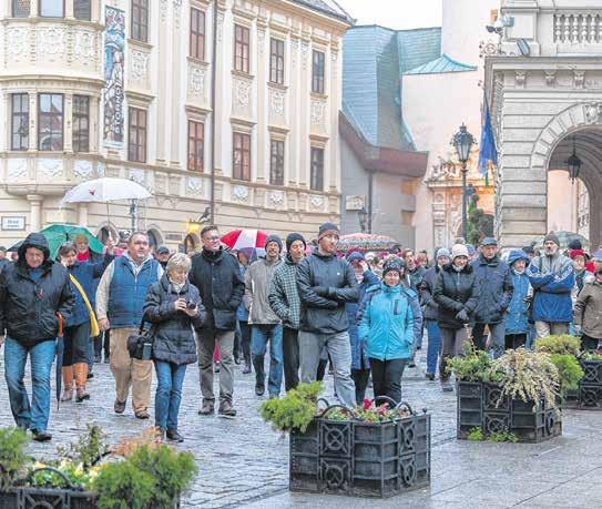 Február 24-én 10 órakor indulnak az első séták a Várkerületről, a Mária-szobortól, mindegyik program körülbelül másfél órás. Lesz séta a bécsi külvárosban és a történelmi belvárosban.