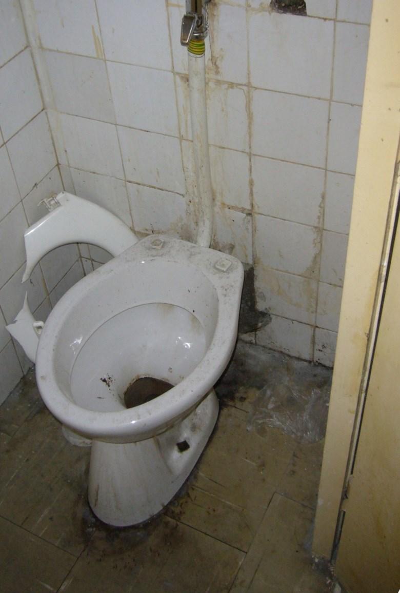 21. kép: hiányzik a tető a