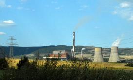 Az ipar vízfelhasználása Az ipar termelői és fogyasztási cikkeket állít elő. Ruházkodásunk víz szükséglete: egy farmernadrág előállításához kb. 10 ezer liter víz kell egy pár cipő előállításához kb.