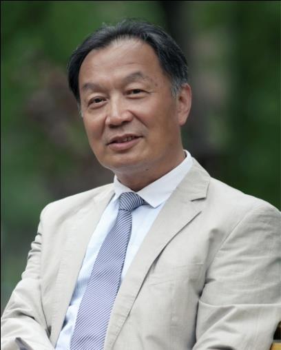 Új politikai modell Tiejun Wen, Délnyugati Egyetem dékánja (Kína) Ahhoz, hogy megbirkózzunk a változásokkal, arra van szükség, hogy integráljuk a városokat és a vidéket.