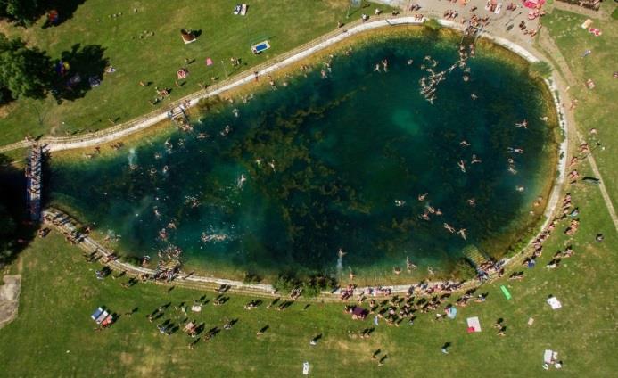 A tatai Fényes-források összes vízhozamának meghatározása 17 Maller Márton Észak-dunántúli Vízügyi Igazgatóság, 9021 Győr, Árpád út 28-32. (e-mail: maller.marton@eduvizig.