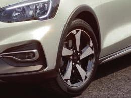 FORD FOCUS Modellek áttekintése A képen egy Ford Active modell látható, Metropolis White metálfényezéssel Active Főbb külső alapfelszereltségek: 17"-os 5 küllős könnyűfém keréktárcsák Egyedi Active