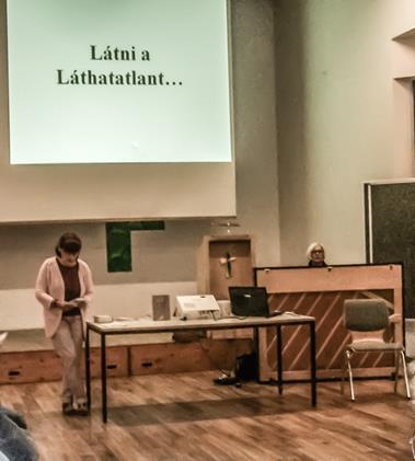 Még a vacsora előtt egy színes, képes beszámólón keresztül mutatta be eddigi életújtát Korpos Éva münsteri