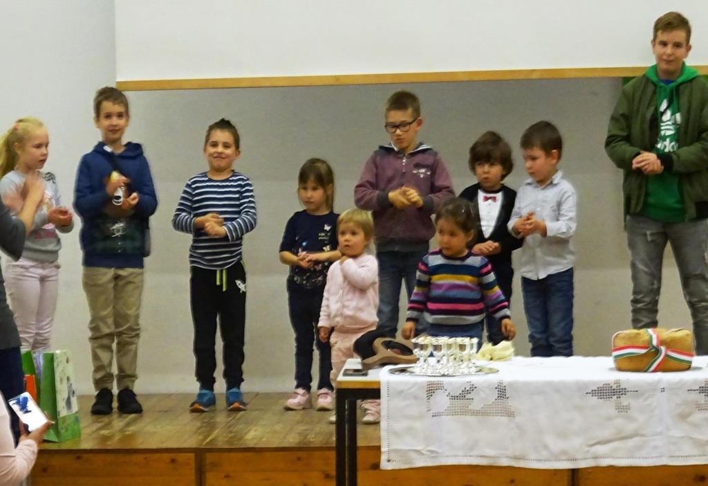 Örömmel vehettük birtokba gyülekezetünk megújított, megszépített, korszerűsített honlapját, amit - maga a készítő -, Tőkés Szabolcs mutatott be. A gyors, de finom ebédet autóbuszos városnézés követte.
