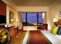 NAP Peking Hongkong Kijelentkezés a hotelből, transzfer a repülőtérre, és repülés Hongkongba.
