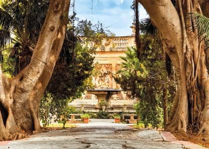 A Görög kapun át hagyjuk el Mdinát, majd a keresztény katakombák mesélnek letűnt időkről Rabat-ban. Dingli szikláiról letekinteni a tengerre kihagyhatatlan élmény.