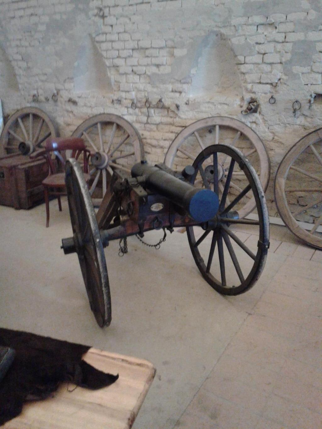gyományőrzők fegyvereinek és korabeli eszköz-gyűjteményének bemutatása követett, aminek során több szabadságharc korabelit idéző, működő puska és karabély kipróbálására is volt lehetősége az