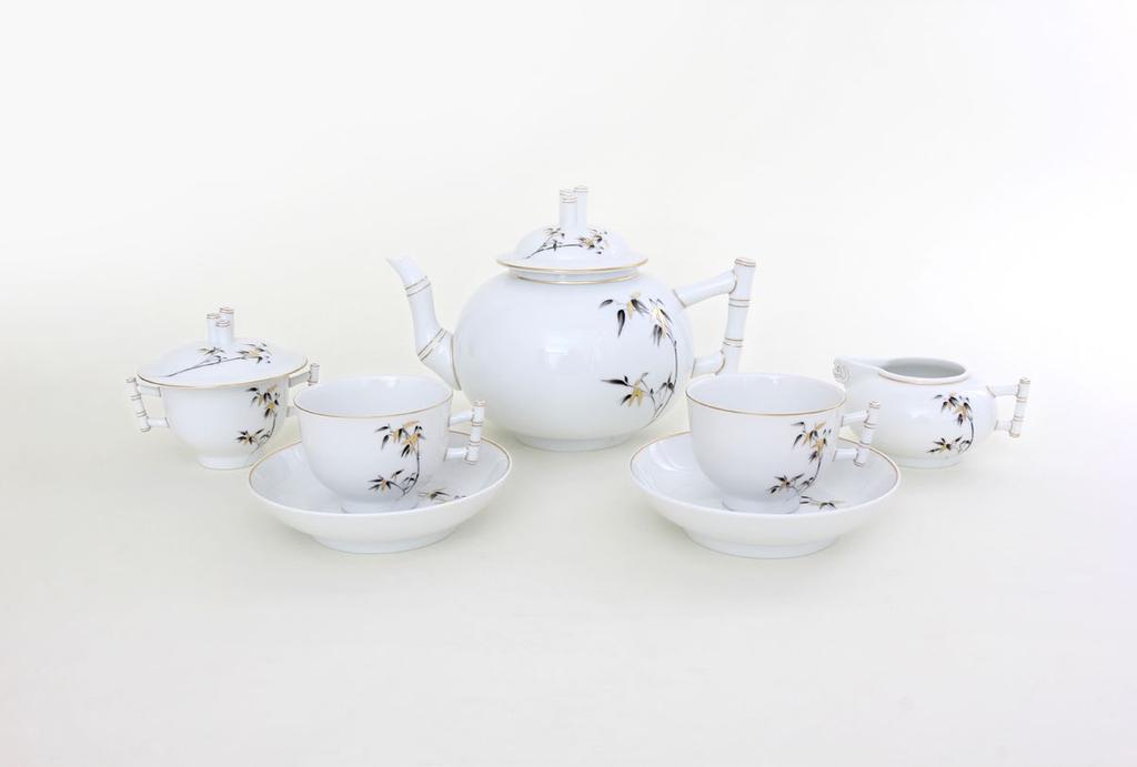 Tableware Tableware BAMBOO Pattern: SAJU BAMBOO Pattern: SAJU 1. Creamer with bamboo handle 03444091 55 mm 105 mm 80 mm 2. Coffeepot with bamboo knob 03414091 160 mm 185 mm 100 mm 3.