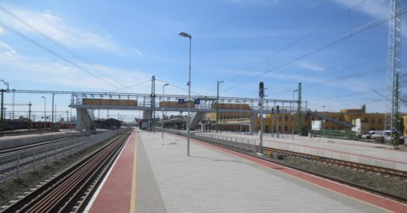 ábra: Pilisvörösvári hidak: Tó utcai völgyhíd és Őrhegy utcai közúti felüljáró Székesfehérvár vasútállomás átépítéséhez kapcsolódik egy vasút feletti gyalogos híd építése, melynek tervezéséről