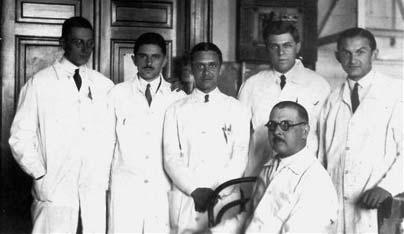 és Gumiárugyárban, majd 1950 után a Szerves Vegyipari Kutató Intézetben gyártástechnológiák kidolgozásával foglalkozott. Munkássága során több anyagvizsgáló műszert szerkesztett. 1888.