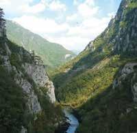 12 800 Ft Távolabbi tájakon 1. nap: Indulás 06.00 órakor Budapestről. Első megállónk Belgrádban lesz, ahol megtekintjük a város nevezetességeit.