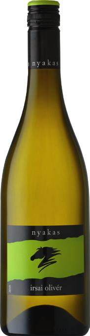 Spring and summer flowers on the nose with citrus fruit. Juicy fruitiness and fresh spiciness also define the light palate alongside the crispiness of ageing in steel tank.