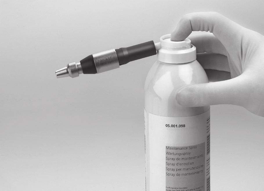 Eközben a készüléknek a lábpedál állásban kell lennie. 2. Tolja a spray-t a levegőbemeneti rész fölé, és röviden nyomja le egyszer (kb. 1 másodpercre).