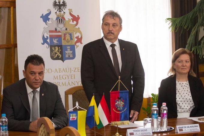 12 fejlesztéséről egyeztettek a kerekasztal beszélgetés keretében a résztvevők.