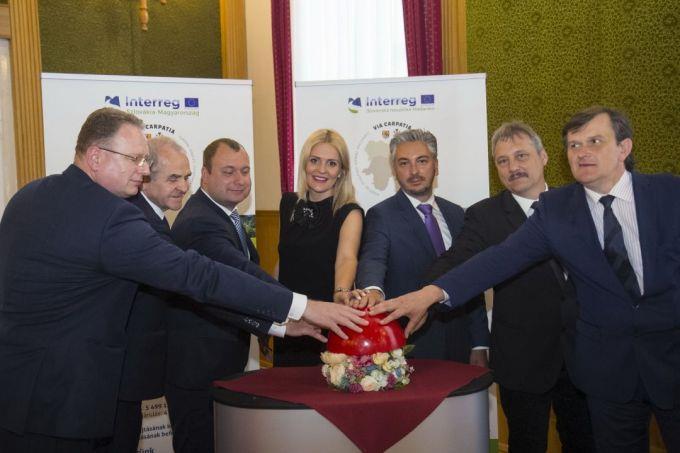 4 A Via Carpatia EGTC folyamatosan részt vesz különböző projektekben, amelyek közül három új pályázat került bemutatásra, valamint jóváhagyásra az ülésen.