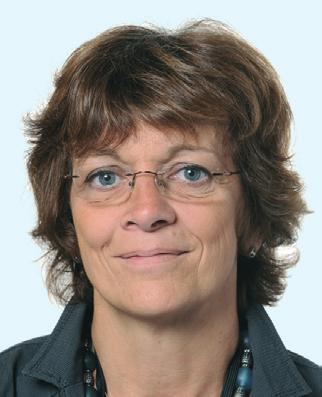 quaestorból áll; mindnyájukat a Parlament