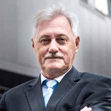 René Droese A reptér pilótája Robert Snow Megcsavarja az irodapiacot Rudolf Riedl Újra robban A Budapest Airport ingatlangazdálkodási igazgatója, korábban a repülőterek privatizációjával és