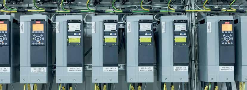 Igényre szabott biztonság A berendezések és a kezelők védelme A VLT AutomationDrive FC 302 frekvenciaváltó alapváltozatát az ISO 13849-1 PL d és SIL 2, valamint az IEC 61508/IEC 62061 szabványoknak