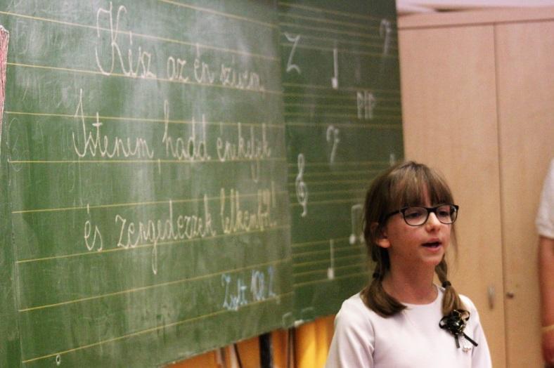 érdekes színfoltja minden évben a Ki tud több zsoltárt? verseny.