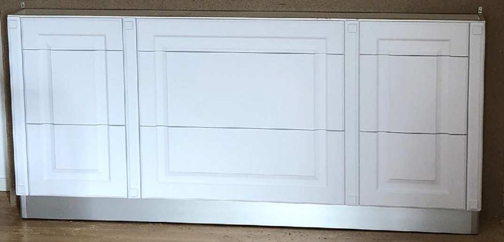 Lámpa panelek max. 2500mm hosszúságban rendelhetőek és alapban 100mm szélesek. A szélesség igény esetén egyedi méretben is megoldható.