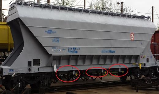 Önürítők nyitása A teherkocsik alján 3 db mechanikusan