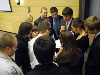 EU NEGOTIATION MOOT! OLDAL 2 Közös érdekek, érdekközösségek - vajon milyen hosszan tud kitartani egy ad-hoc koalíció?
