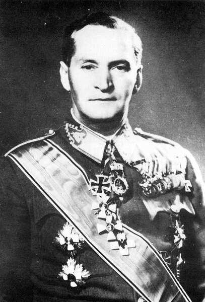 Az áttörésért felelőssé tett, s német részről erősen bírált Beregfy Károlyt ezekben a napokban váltották le és küldték ki parancsnokul v. dálnoki Miklós Béla vezérezredest, kiérkezéséig pedig v.