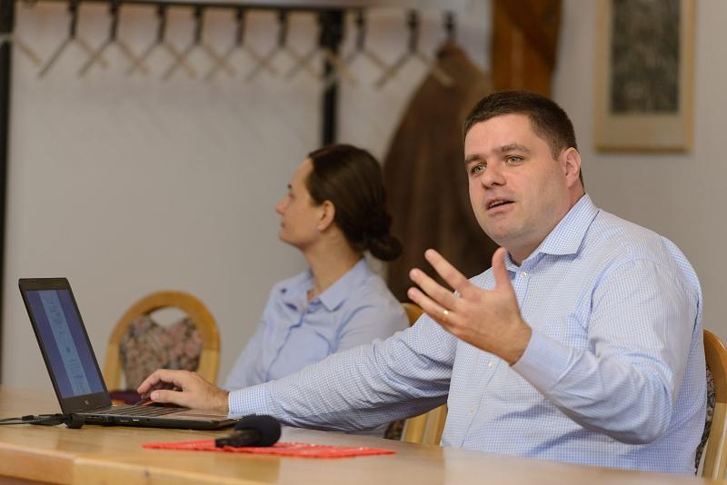 Összefoglalva az érvelés főbb pontjai: A monarchia idején hatályos egyházi jog kimondja: a kollégiumok az egyház testéhez tartozó intézmények, csak használják az egyházi vagyont.