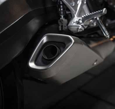 persze motorozási élményt garantál. A letisztult, áramvonalas CB650R kifinomult stílusa tökéletesen passzol az urbánus életvitelhez.
