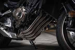 A TERVEZÉS SZENVEDÉLYE MINDENNAPI ÉLVEZETRE SZÜLETETT. A CB650R Neo Sports Café soros, négyhengeres, 16 szelepes, DOHC-vezérlésű erőforrását kemény igénybevételre terveztük.