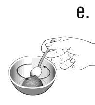 hogy a kapszula tartalma ne szóródjon szét. 6 Mindkét kezével az edény fölött, fogja meg a kapszulát a sapkájával felfele tartva (lásd a b ábrát).