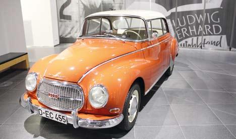 megközelítőleg 75 000-t. A gyártás a DKW RT125-tel ➊ kezdődött, amit lényegében még a II. világháború előtt fejlesztettek ki és dobtak piacra.