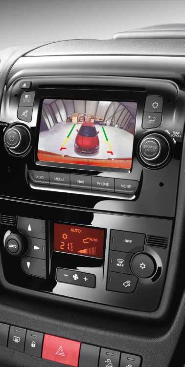 HASZNOS TECHNOLÓGIÁK 5 -OS ÉRINTŐKÉPERNYŐ ÉS VEZETÉSSEGÍTŐ RENDSZEREK A Citroën Jumper egy mindennapos használatra készült munkaeszköz, ezért úgy tervezték, hogy a legnehezebb utakon is elboldoguljon.