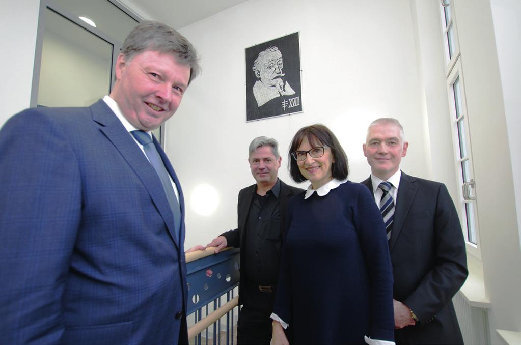 3 Pressestelle Torgauer Kreismusikschule Heinrich Schütz offiziell wiedereröffnet Landrat Radefelds Kirschhaus und Dorfanger sollen neu aufblühen Im Rahmen der Eröffnung der Musikschule wurde ein vom