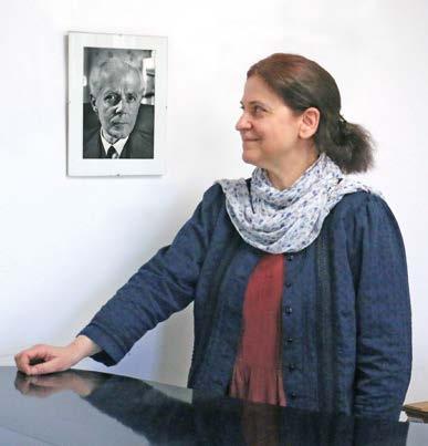 Bartók és Kodály szellemében Amint arról korábban beszámoltunk, az Önkormányzat Király Györgyinek, a Rácz Aladár Zeneiskola népzenetanárának sokéves zenepedagógusi munkája elismeréséül az Év